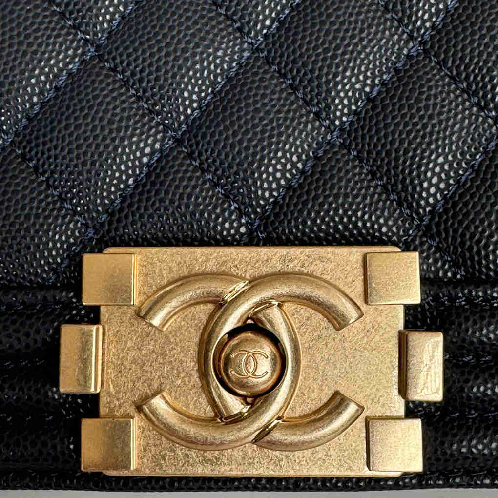 Chanel leboy caviar 67086 fine ball pattern CNITFR classic popular HandBag 9A mirror quality 25cm   Virginie Viard  Karl Lagerfeld 