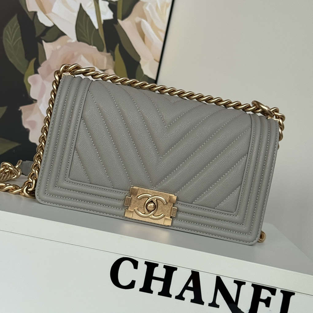 Chanel leboy caviar 67086 fine ball pattern CNITFR classic popular HandBag 9A mirror quality 25cm   Virginie Viard  Karl Lagerfeld 