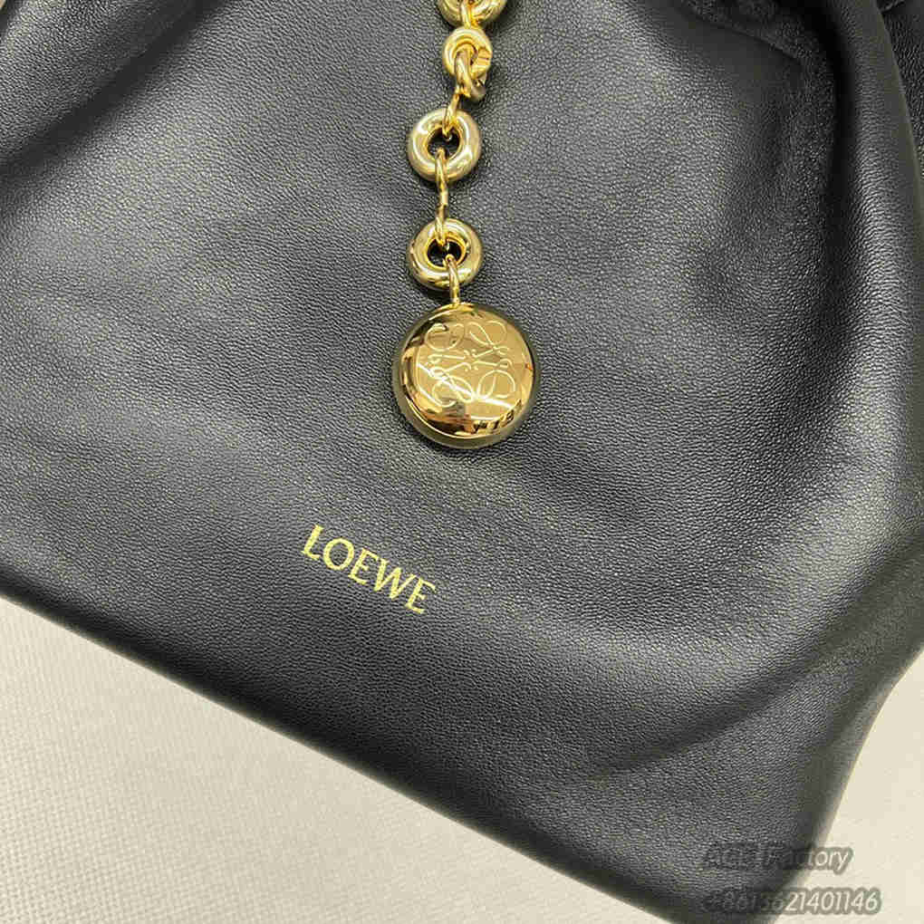 Loewe Queeze Underarm Shoulder Bag Small Nappa Wrinkled Sheepskin Handbag Anagram Pebble Cowhide  Luxury Designer Mirror Quality 29cm