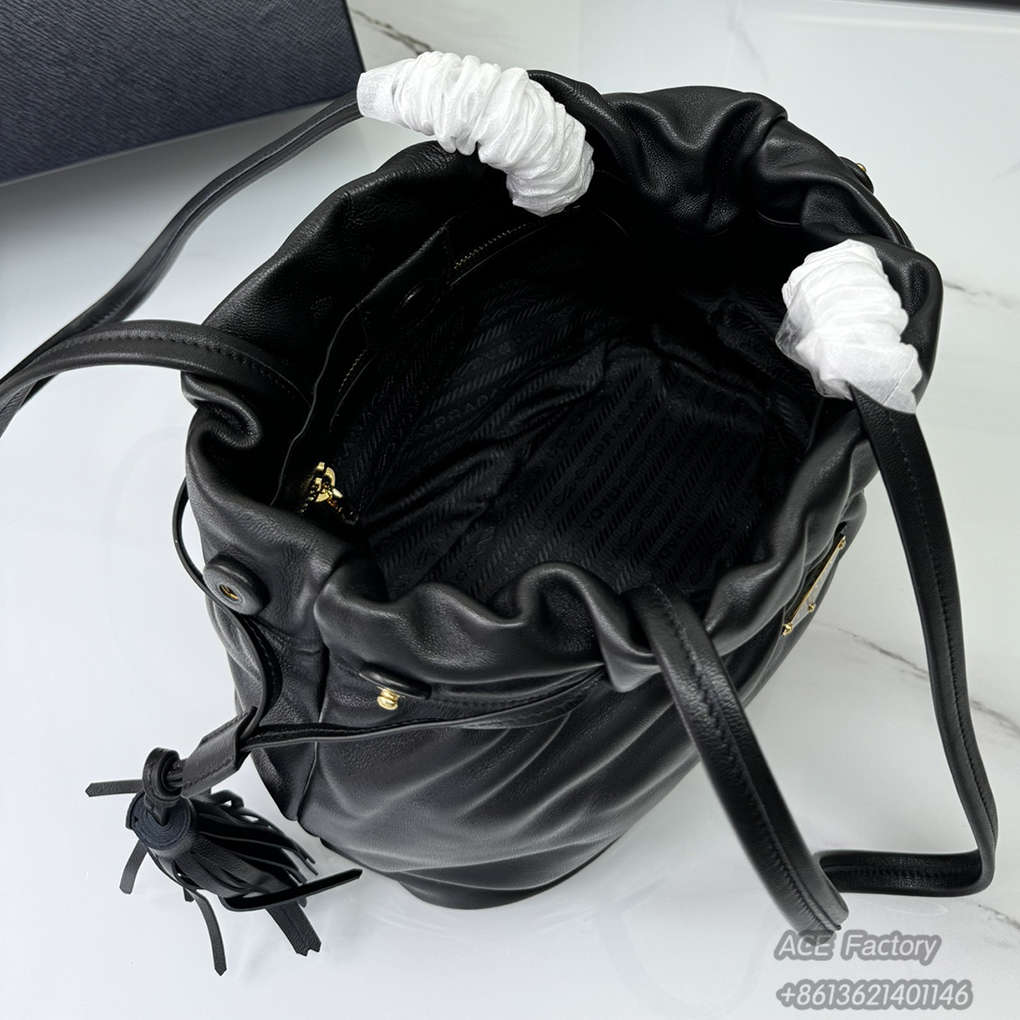 Prada Lucky Bag Drawstring Bucket Handbag 1BG541 Sheepskin Tassel Triangle Metal Logo Handbag Fashion 9A Mirror Quality Luxury Design 24cm