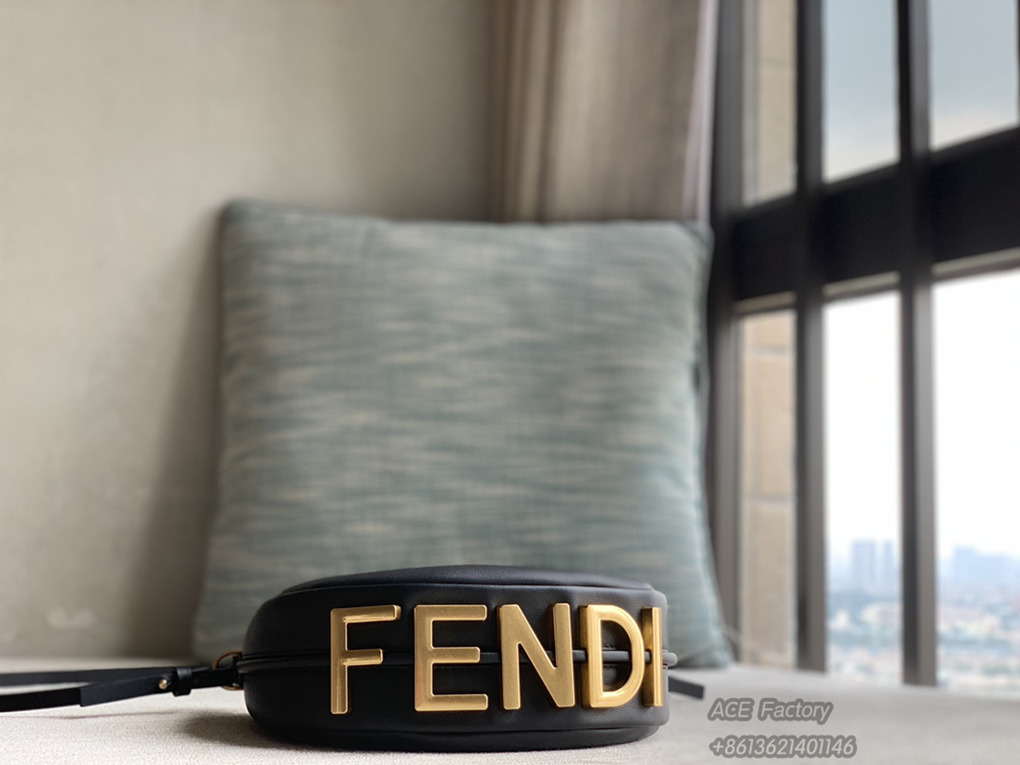 Fendi Graphy Mini Underarm Bag Crescent Metal Large Logo Shoulder Bag Tote Casual Fashion Luxury Designer Mirror Quality 20cm