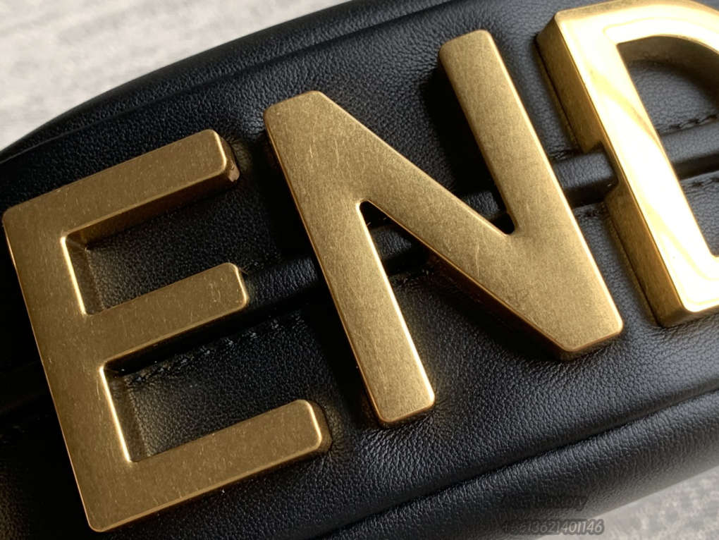 Fendi Graphy Mini Underarm Bag Crescent Metal Large Logo Shoulder Bag Tote Casual Fashion Luxury Designer Mirror Quality 20cm