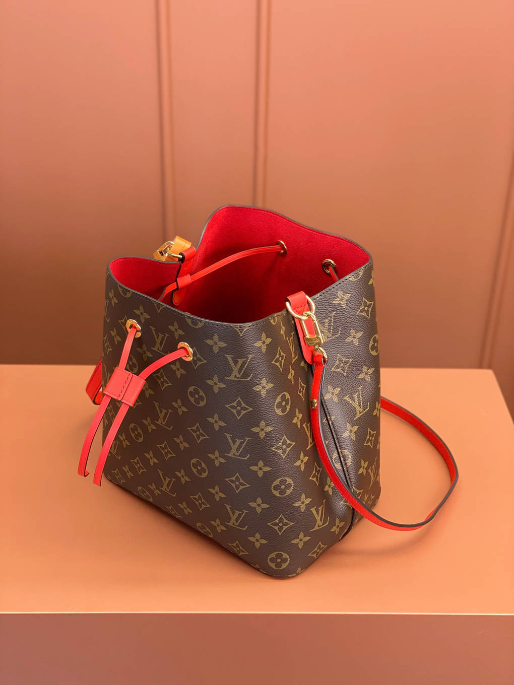 Neonoe Lv Monogram Coated Canvas Embossed Grained Cowhide Leather Louis Vuitton Replica Bag Fashion Design Luxury 10A Top Mirror Version 26cm  M44020  M45497