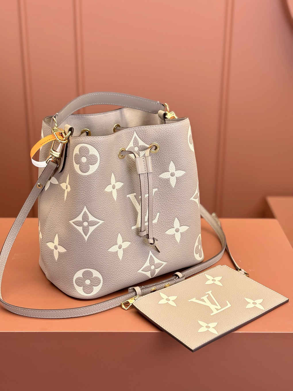 Neonoe Lv Monogram Coated Canvas Embossed Grained Cowhide Leather Louis Vuitton Replica Bag Fashion Design Luxury 10A Top Mirror Version 26cm  M44020  M45497