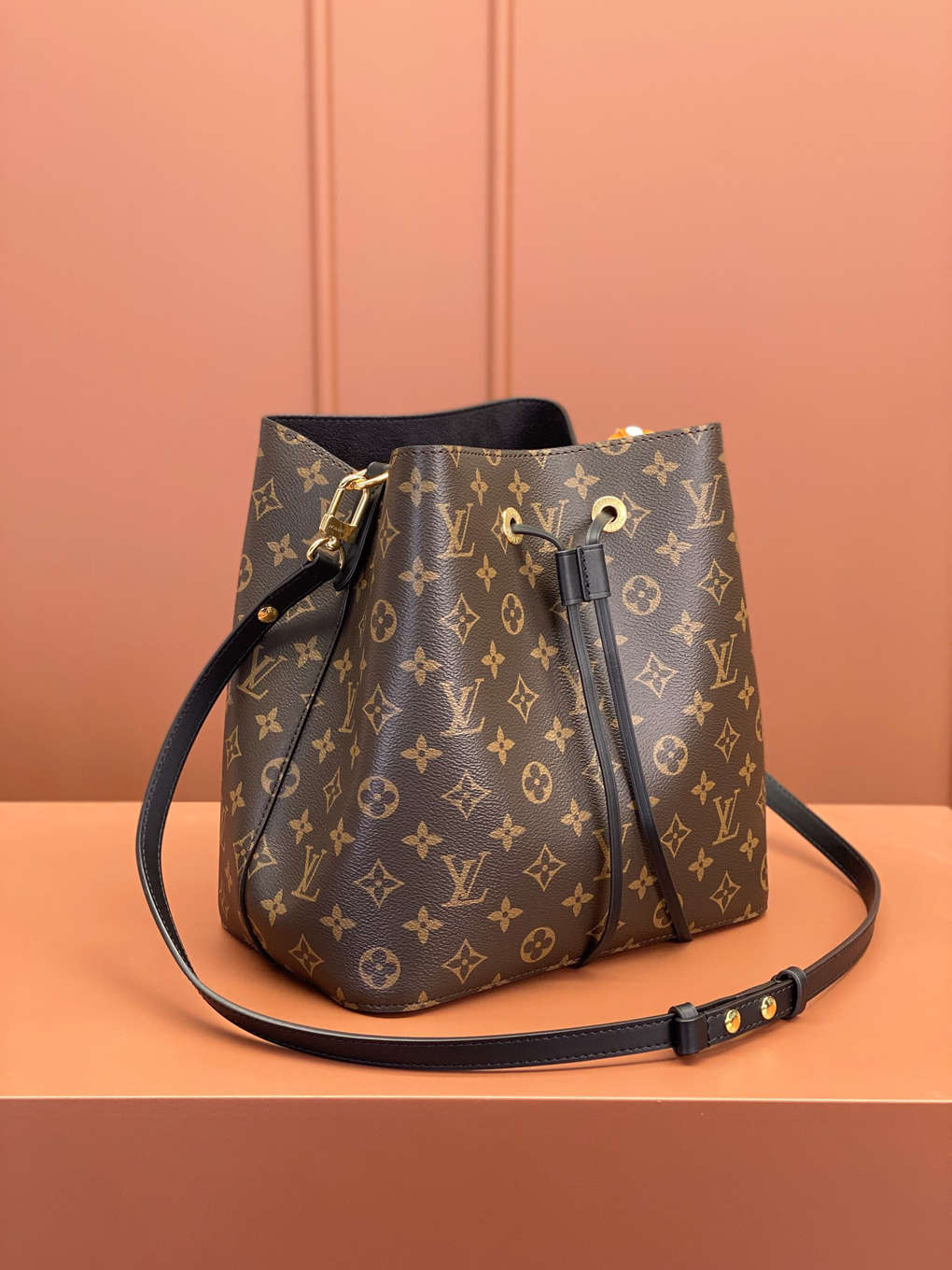 Neonoe Lv Monogram Coated Canvas Embossed Grained Cowhide Leather Louis Vuitton Replica Bag Fashion Design Luxury 10A Top Mirror Version 26cm  M44020  M45497