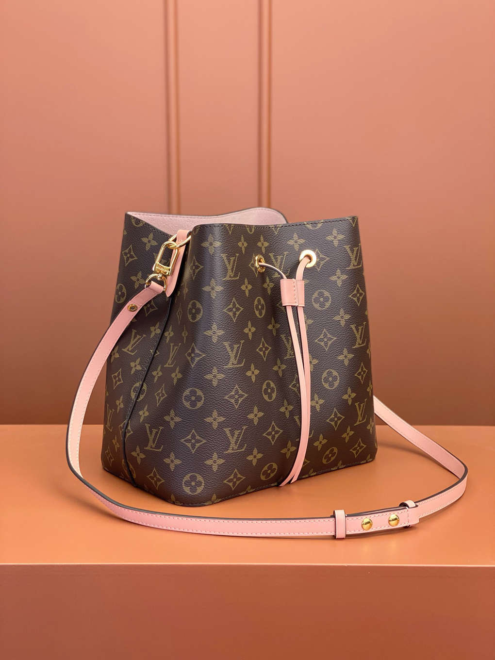 Neonoe Lv Monogram Coated Canvas Embossed Grained Cowhide Leather Louis Vuitton Replica Bag Fashion Design Luxury 10A Top Mirror Version 26cm  M44020  M45497