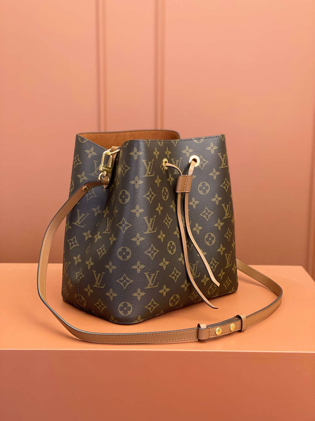 Neonoe Lv Monogram Coated Canvas Embossed Grained Cowhide Leather Louis Vuitton Replica Bag Fashion Design Luxury 10A Top Mirror Version 26cm  M44020  M45497