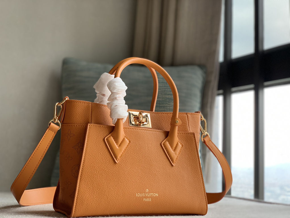 On My Side PM and MM Tote Bags Soft Calfskin M57728 M53826 Classic Monogram Coated Canvas and Calfskin Shoulder Crossbody Handbag Elbow Louis Vuitton Luxury Designer 9A Mirror Quality 